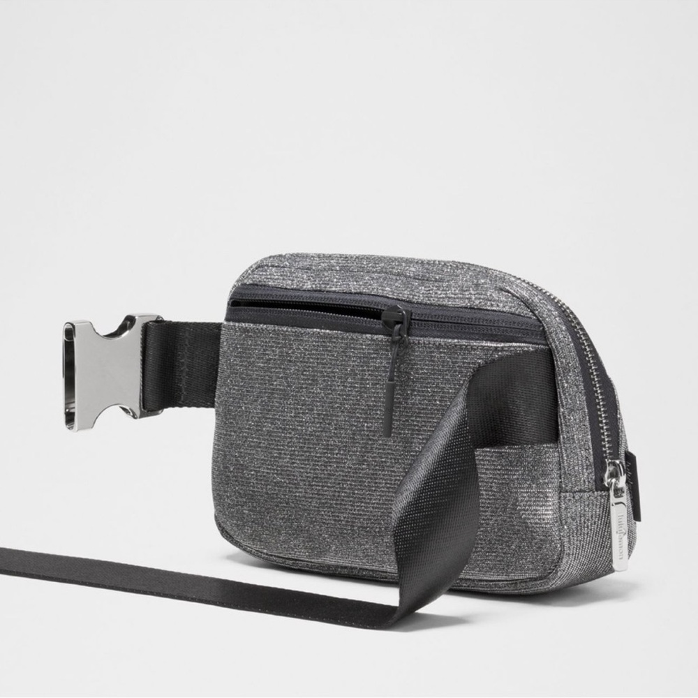 lululemon Everywhere Belt Bag  Dark Silver/graphite Gray  Glitter 1 Liter NWt - Picture 3 of 8